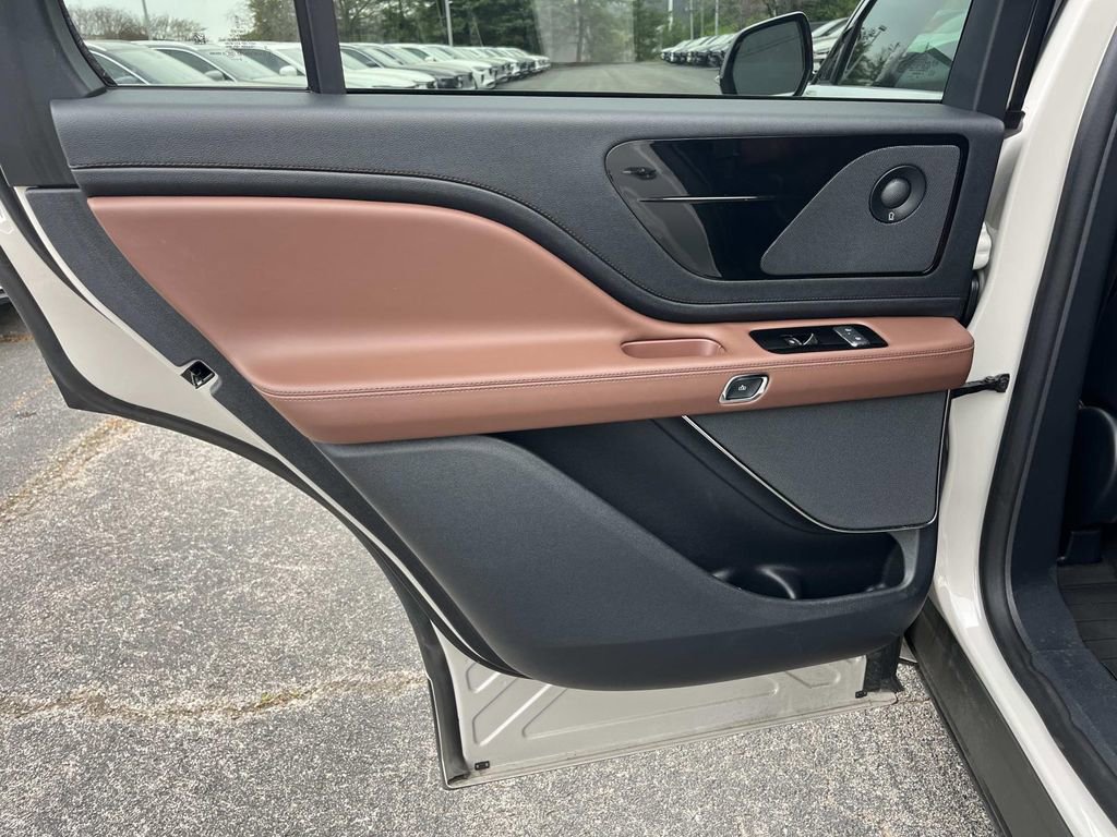 Used 2025 Lincoln Aviator Reserve w/ Illumination Package AWD/4WD image 18