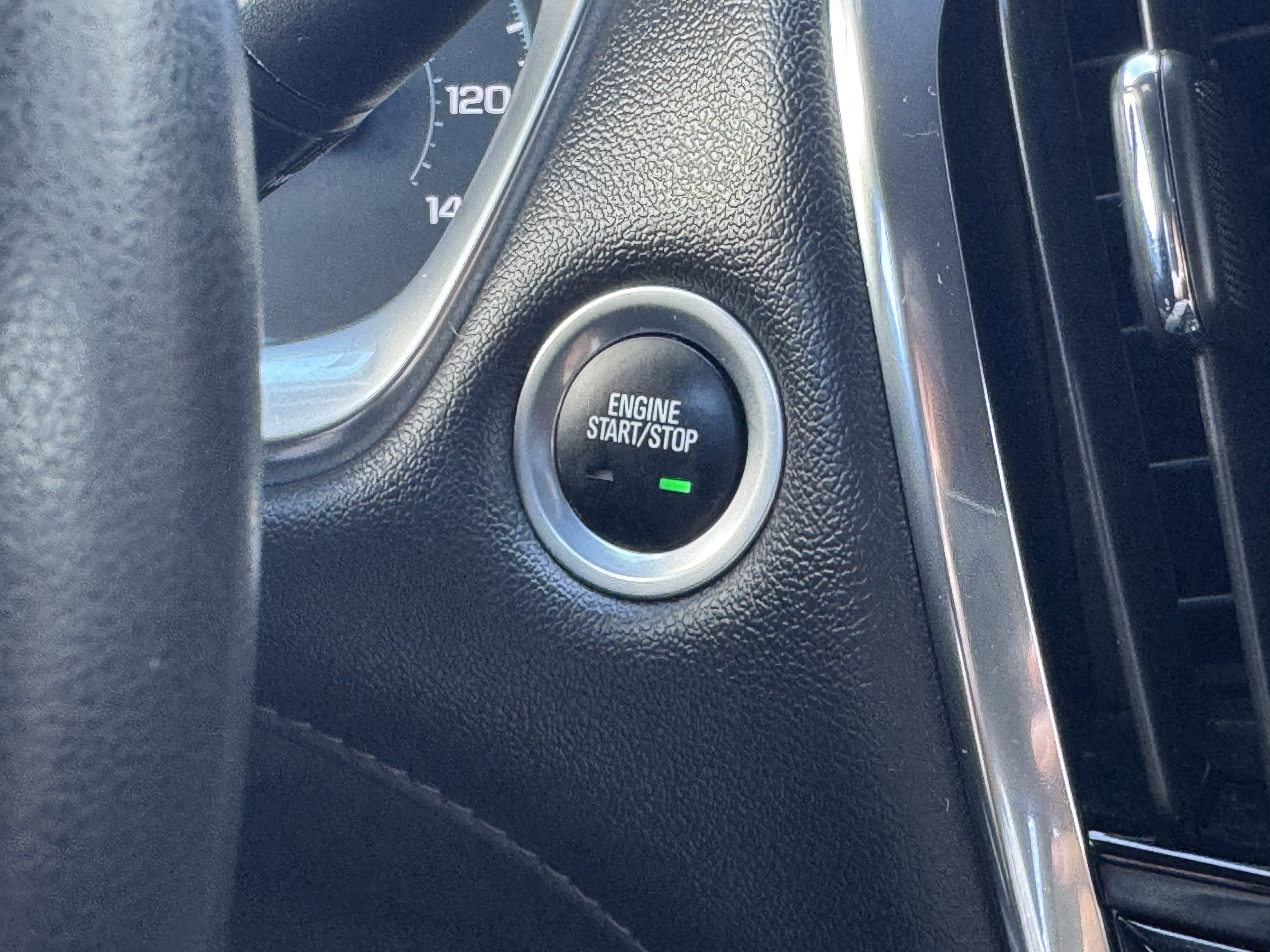 Certified 2023 Chevrolet Traverse LT FWD image 31