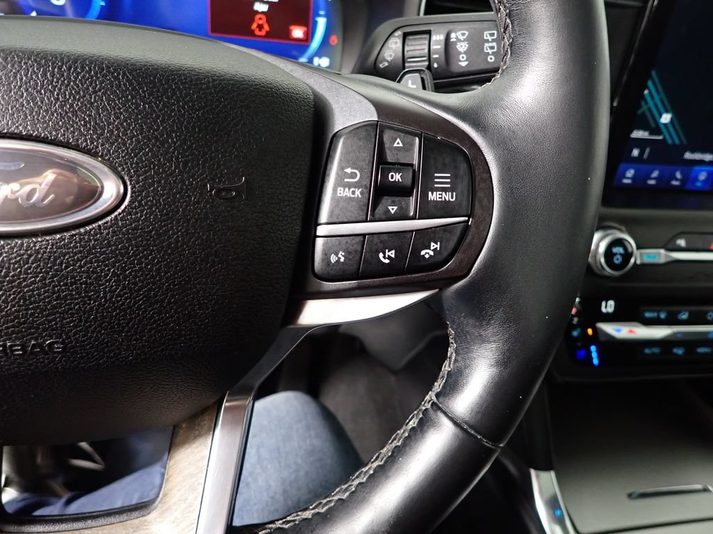 Used 2020 Ford Explorer Platinum w/ Premium Technology Package AWD/4WD image 33