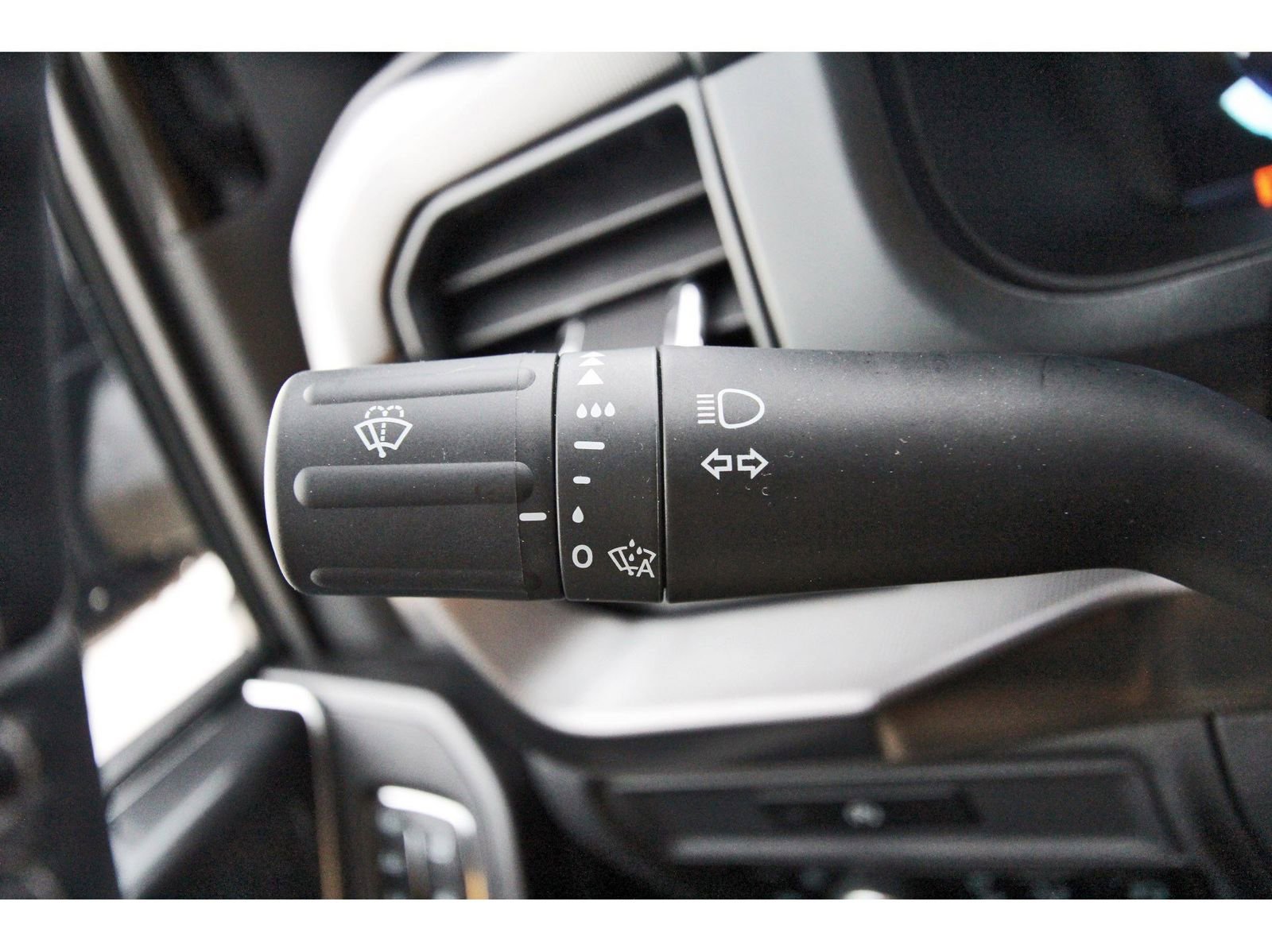 Used 2025 Ford F150 Lariat w/ Equipment Group 502A High image 21