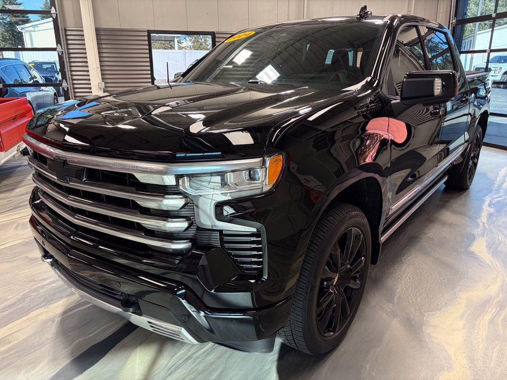 Used 2024 Chevrolet Silverado 1500 High Country AWD/4WD image 3