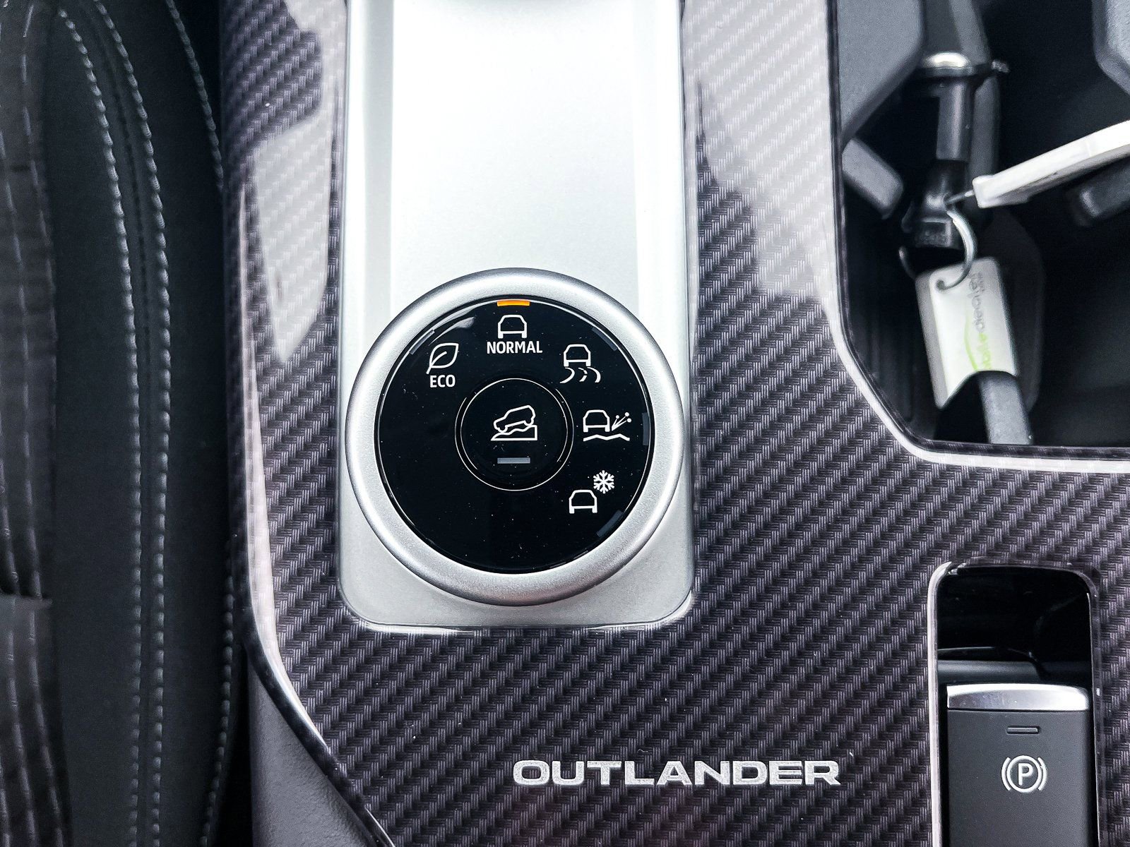 New 2025 Mitsubishi Outlander ES image 19