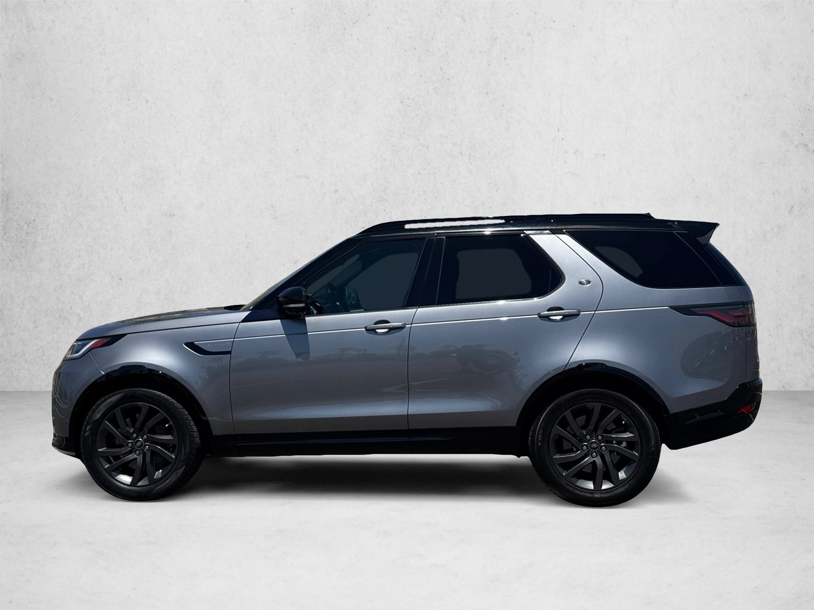 Used 2023 Land Rover Discovery HSE R-Dynamic AWD/4WD image 8