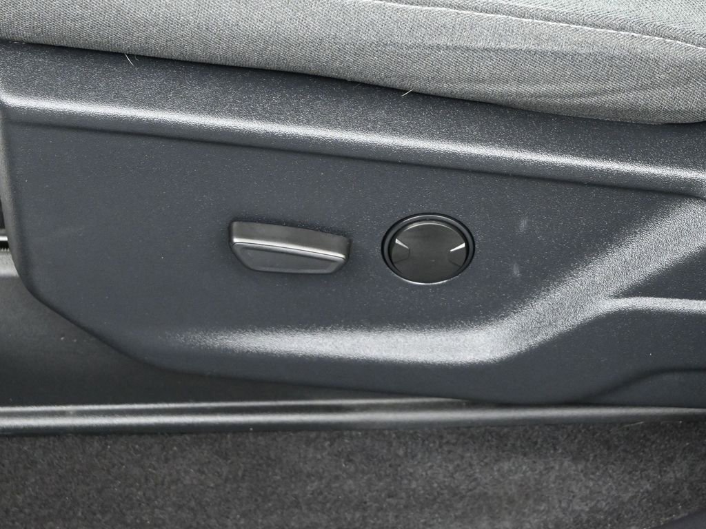 Used 2023 Ford F150 Lightning XLT image 12