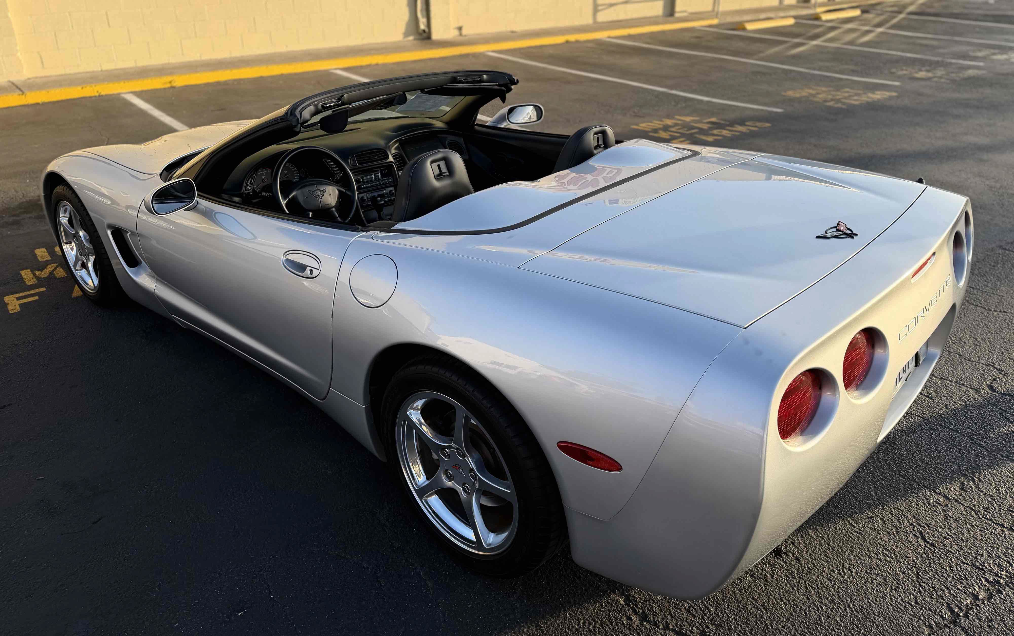 Used 2001 Chevrolet Corvette Convertible w/ Preferred Equipment Group2 RWD image 12