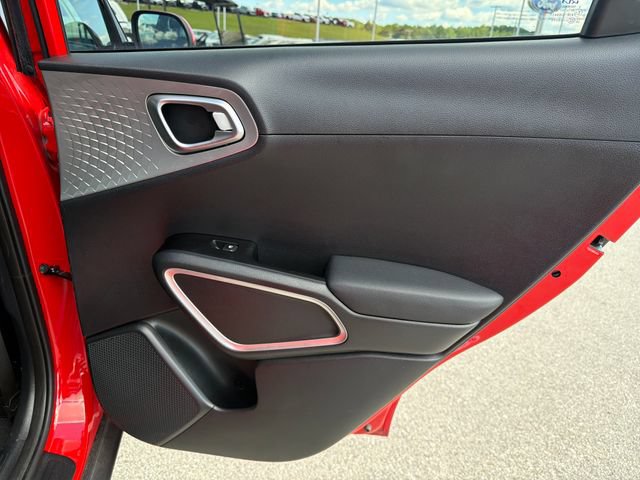 Used 2025 Kia Soul LX w/ LX Technology Package FWD image 27