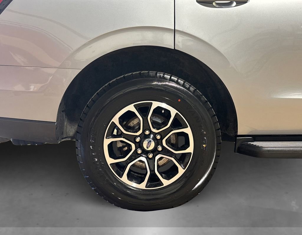 Used 2024 Ford Expedition XLT image 21