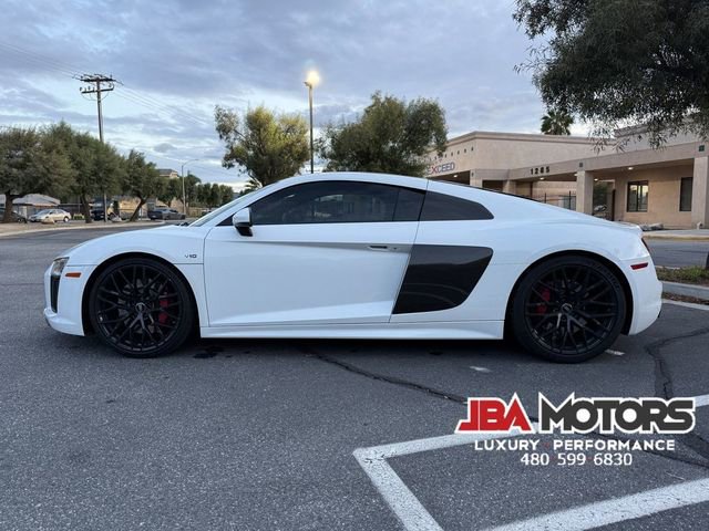 Used 2018 Audi R8 V10 w/ Carbon Exterior Package image 34