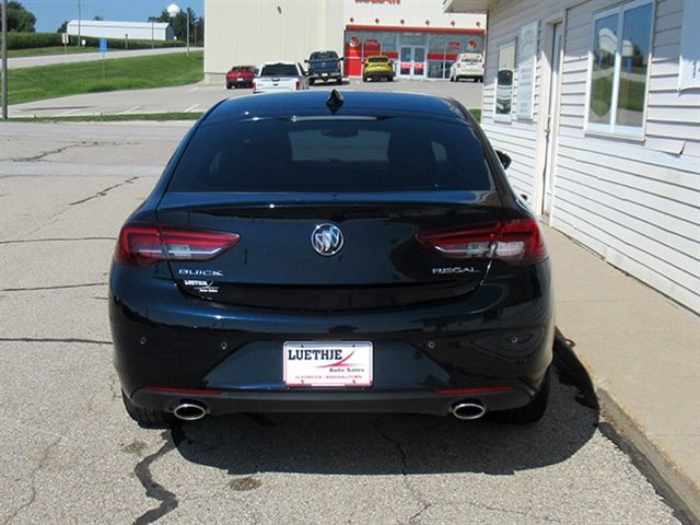 Used 2018 Buick Regal Essence w/ Driver Confidence Package #1 FWD image 8