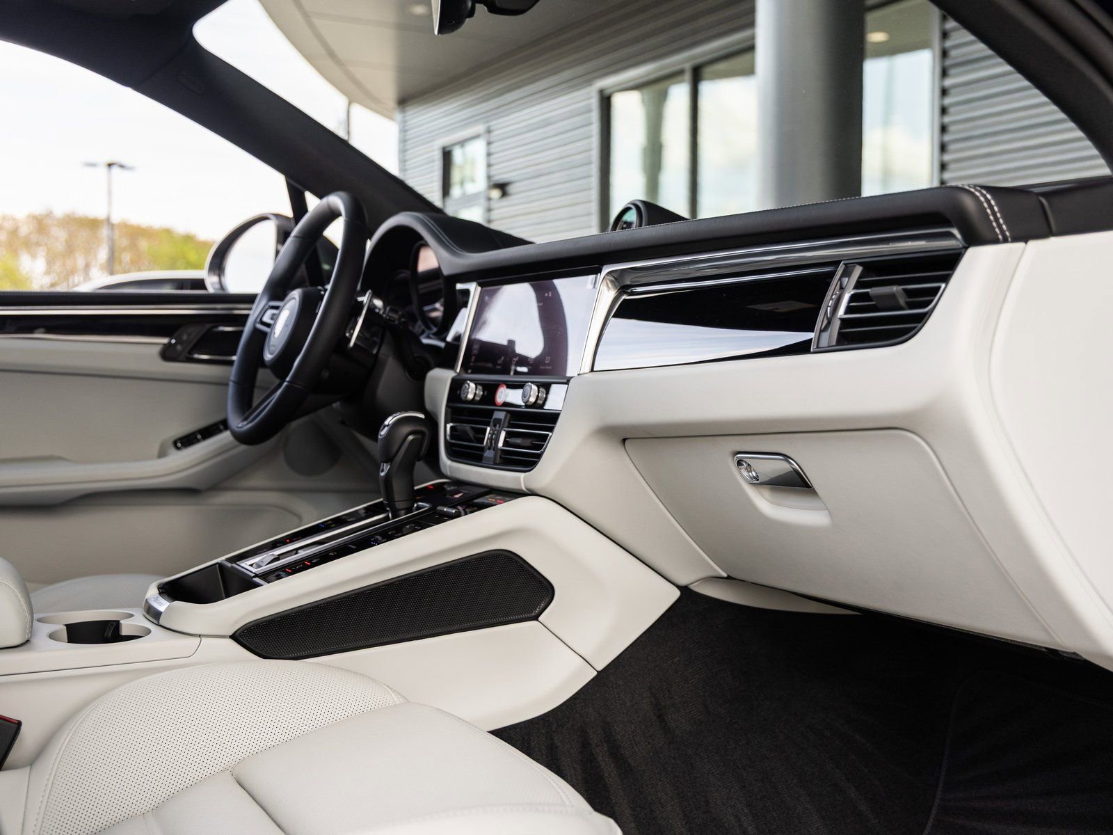 New 2026 Porsche Macan Turbo image 46