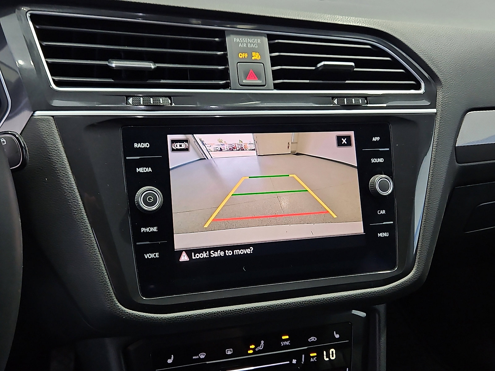 Certified 2022 Volkswagen Tiguan SE FWD image 15