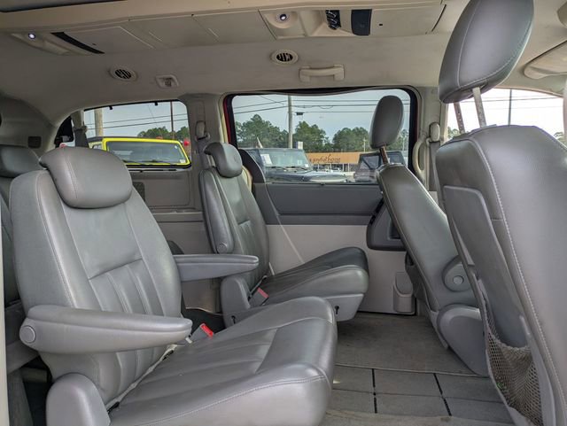 Used 2010 Chrysler Town & Country Touring image 30