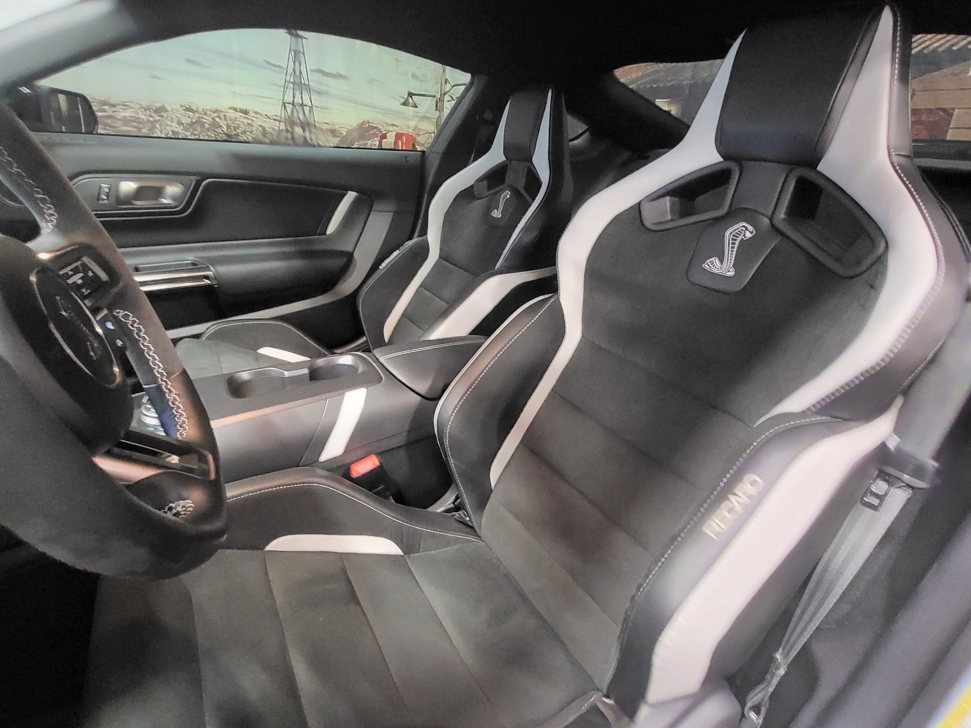 Used 2022 Ford Mustang Shelby GT500 w/ Carbon Fiber Track Pack RWD image 16