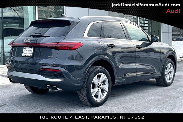 Used 2025 Audi Q5 Premium w/ Convenience Package image 2