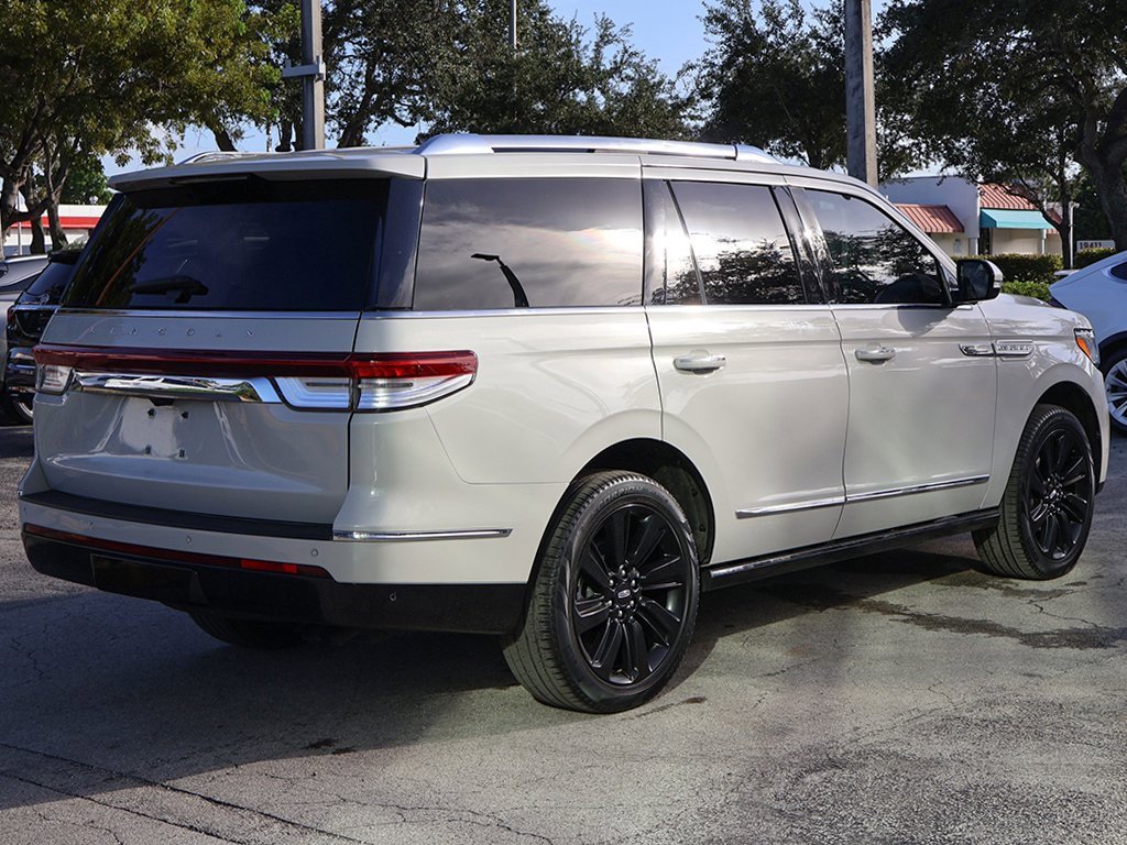 Used 2022 Lincoln Navigator Reserve image 16