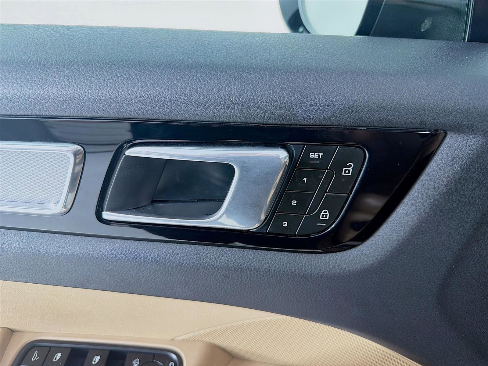 Certified 2023 Porsche Cayenne Platinum Edition AWD/4WD image 7
