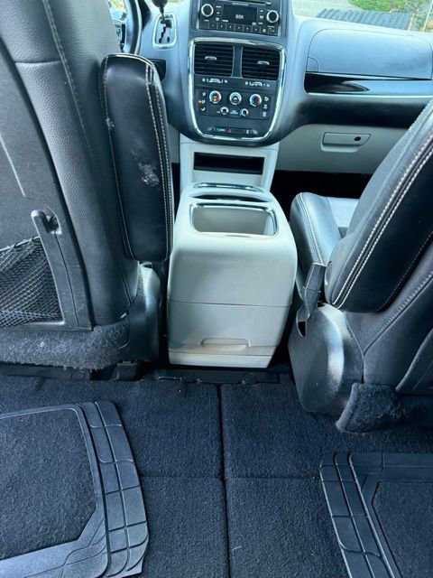Used 2017 Dodge Grand Caravan SXT FWD image 32