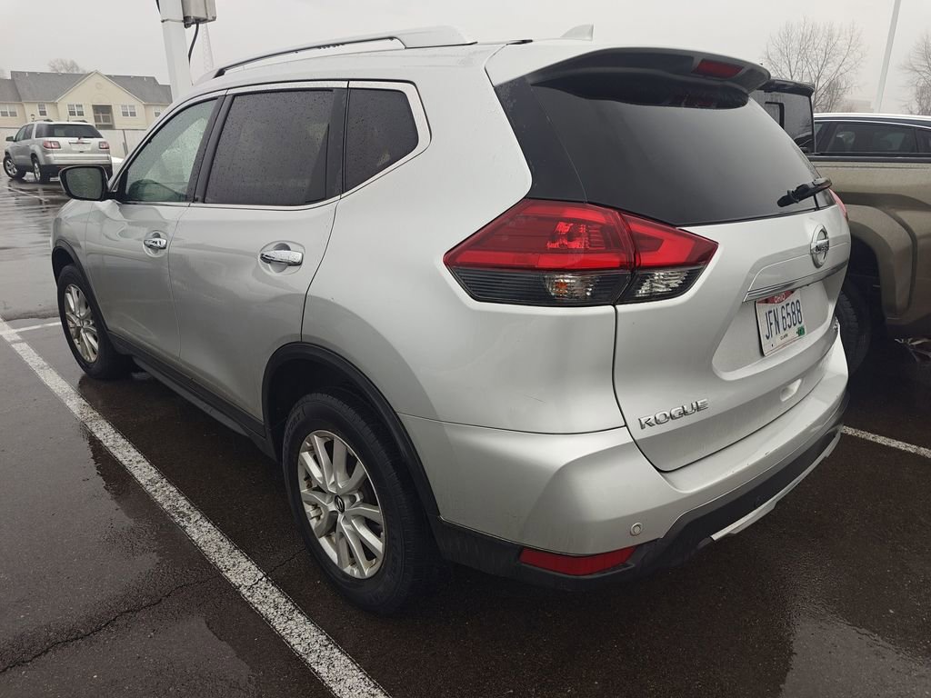 Used 2019 Nissan Rogue SV image 4