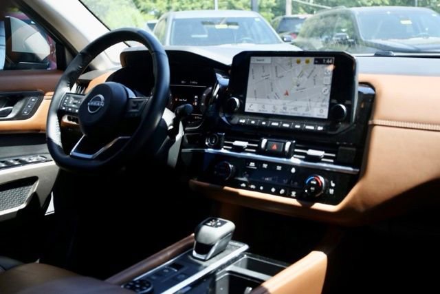 Used 2023 Nissan Pathfinder Platinum image 39