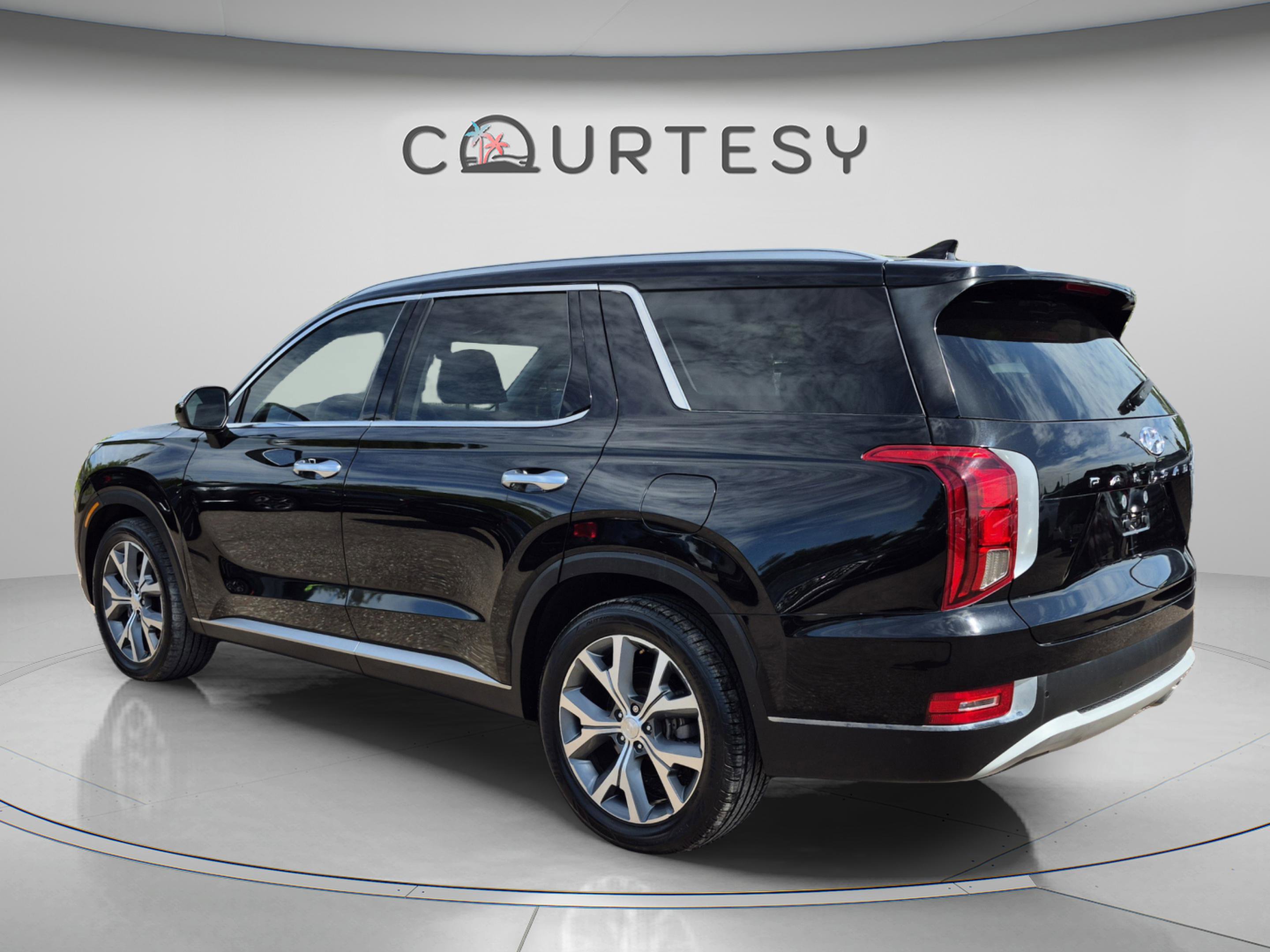 Used 2021 Hyundai Palisade SEL FWD image 3