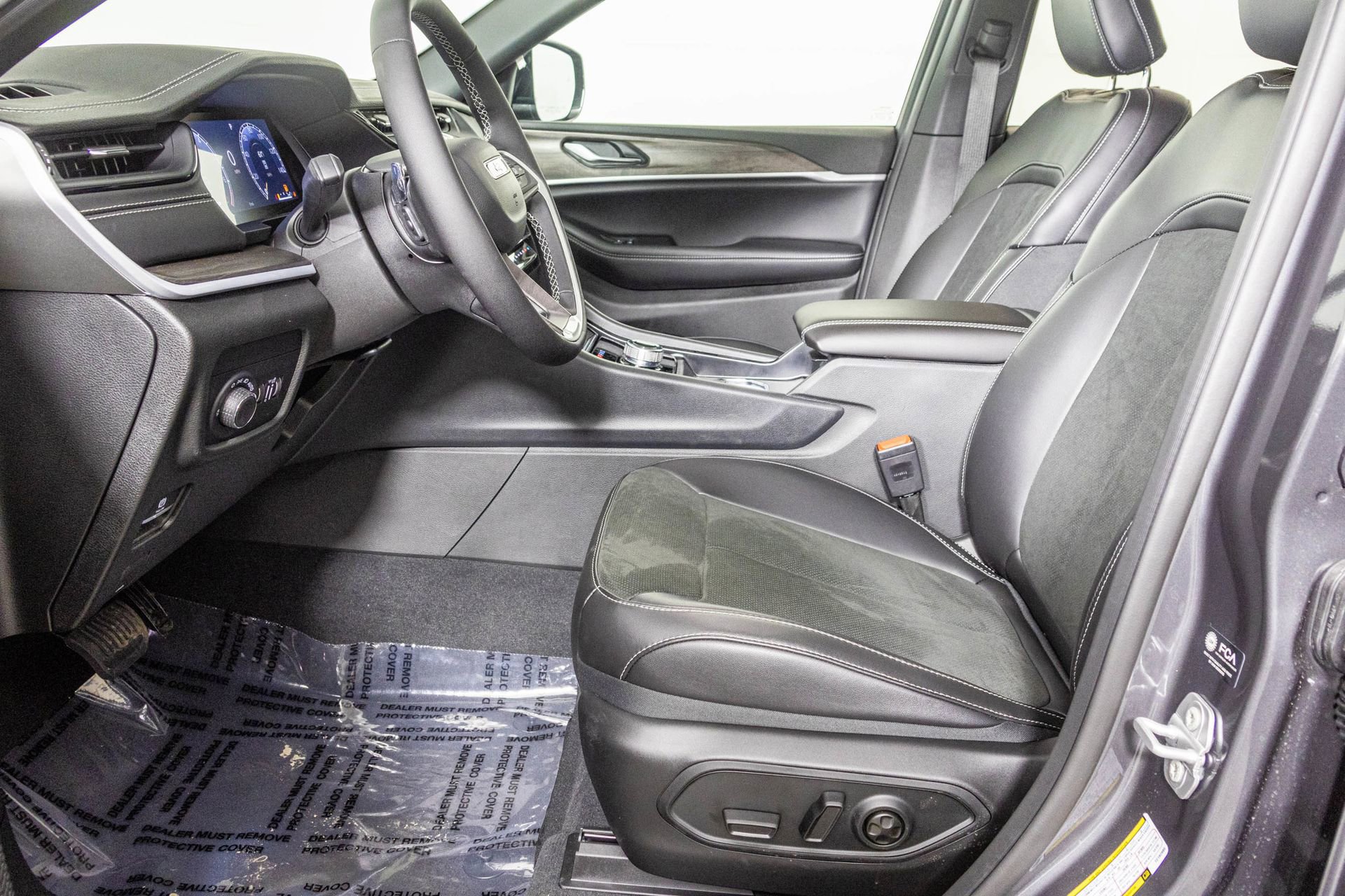 New 2026 Jeep Grand Cherokee Altitude image 25