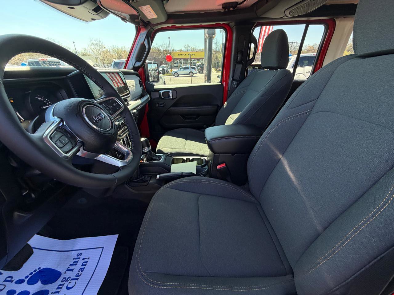 Used 2025 Jeep Wrangler Unlimited Sahara AWD/4WD image 11