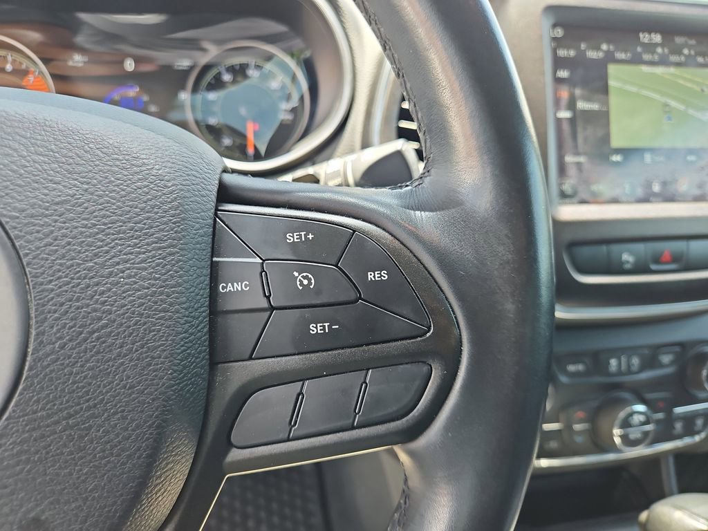 Used 2019 Jeep Cherokee Trailhawk w/ Cold Weather Group image 19