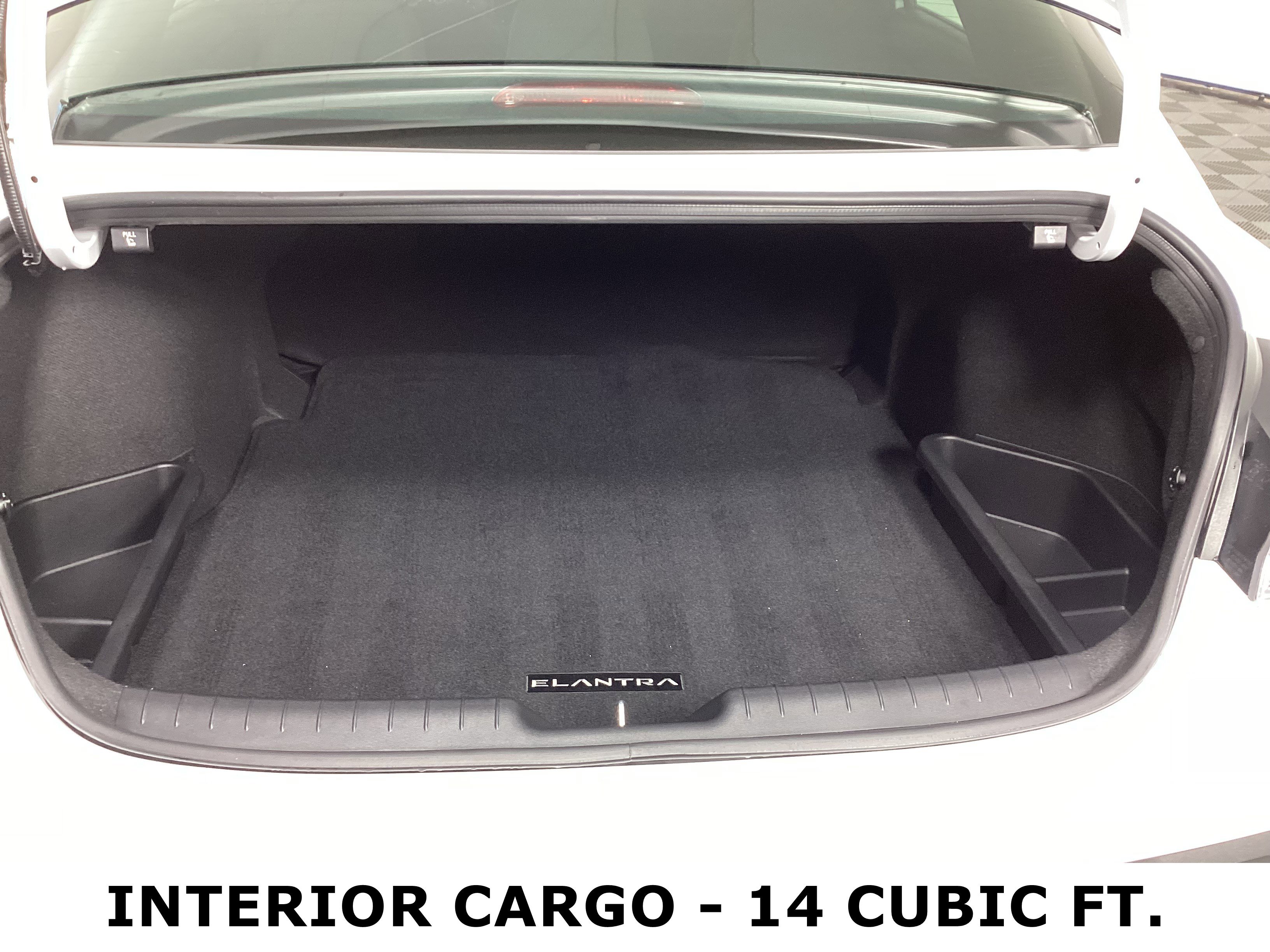 Certified 2025 Hyundai Elantra Sport image 22