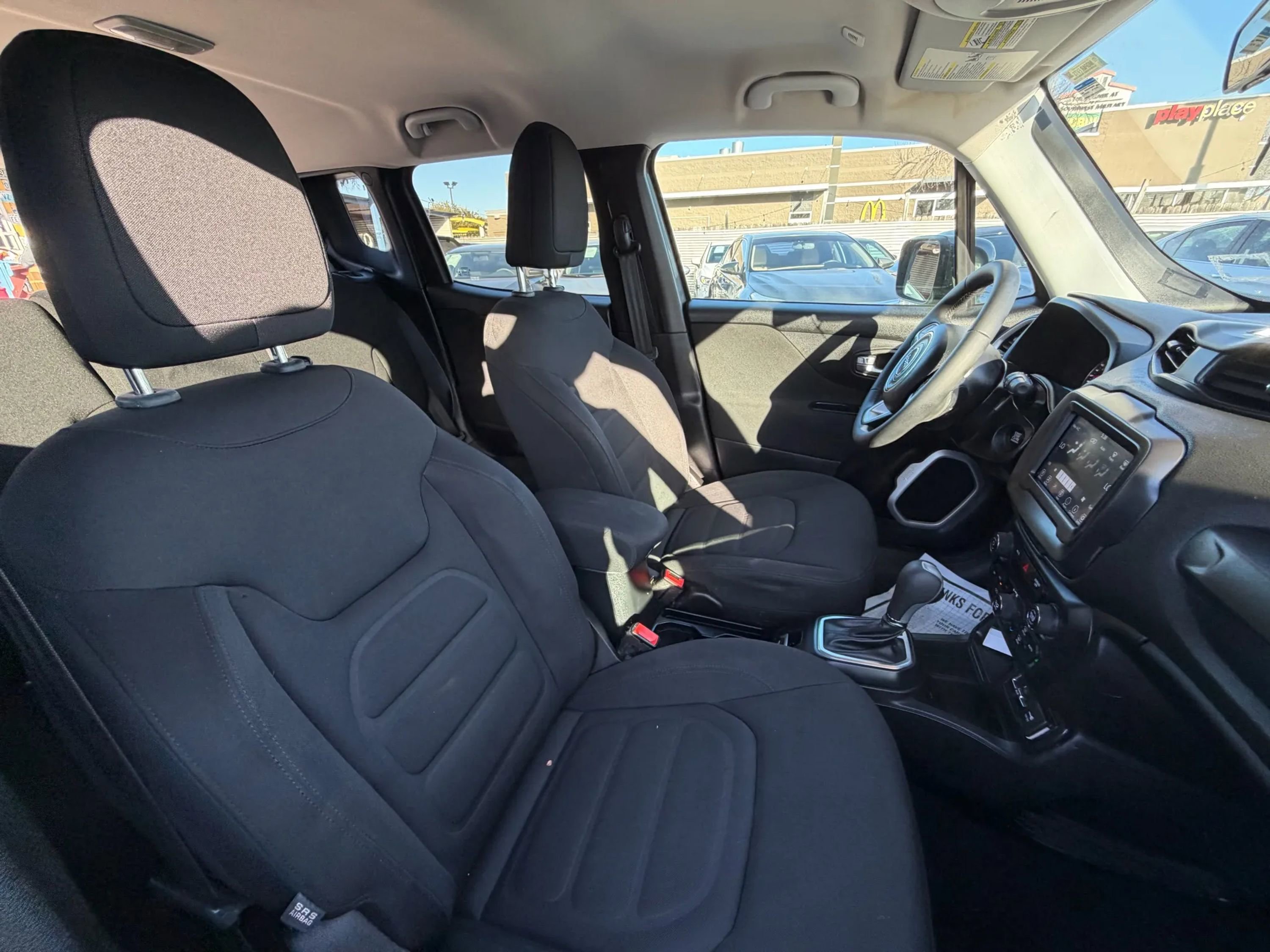 Used 2018 Jeep Renegade Altitude FWD image 13