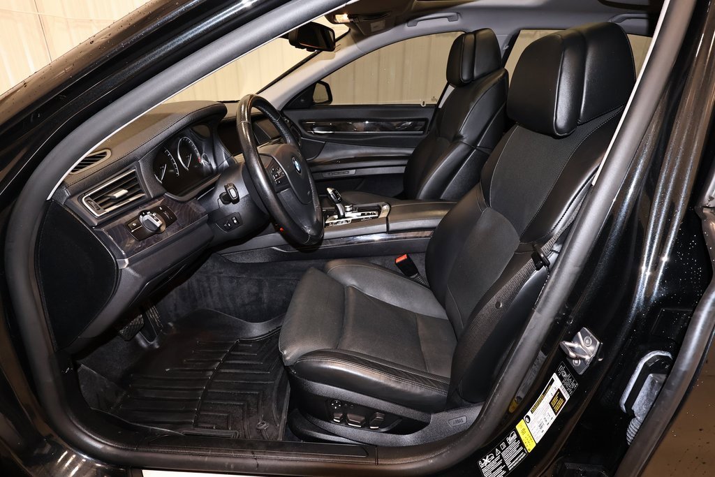Used 2011 BMW 750Li xDrive image 13