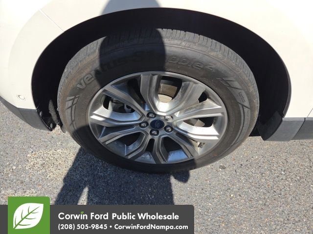 Used 2019 Ford Edge Titanium w/ Equipment Group 301A AWD/4WD image 16
