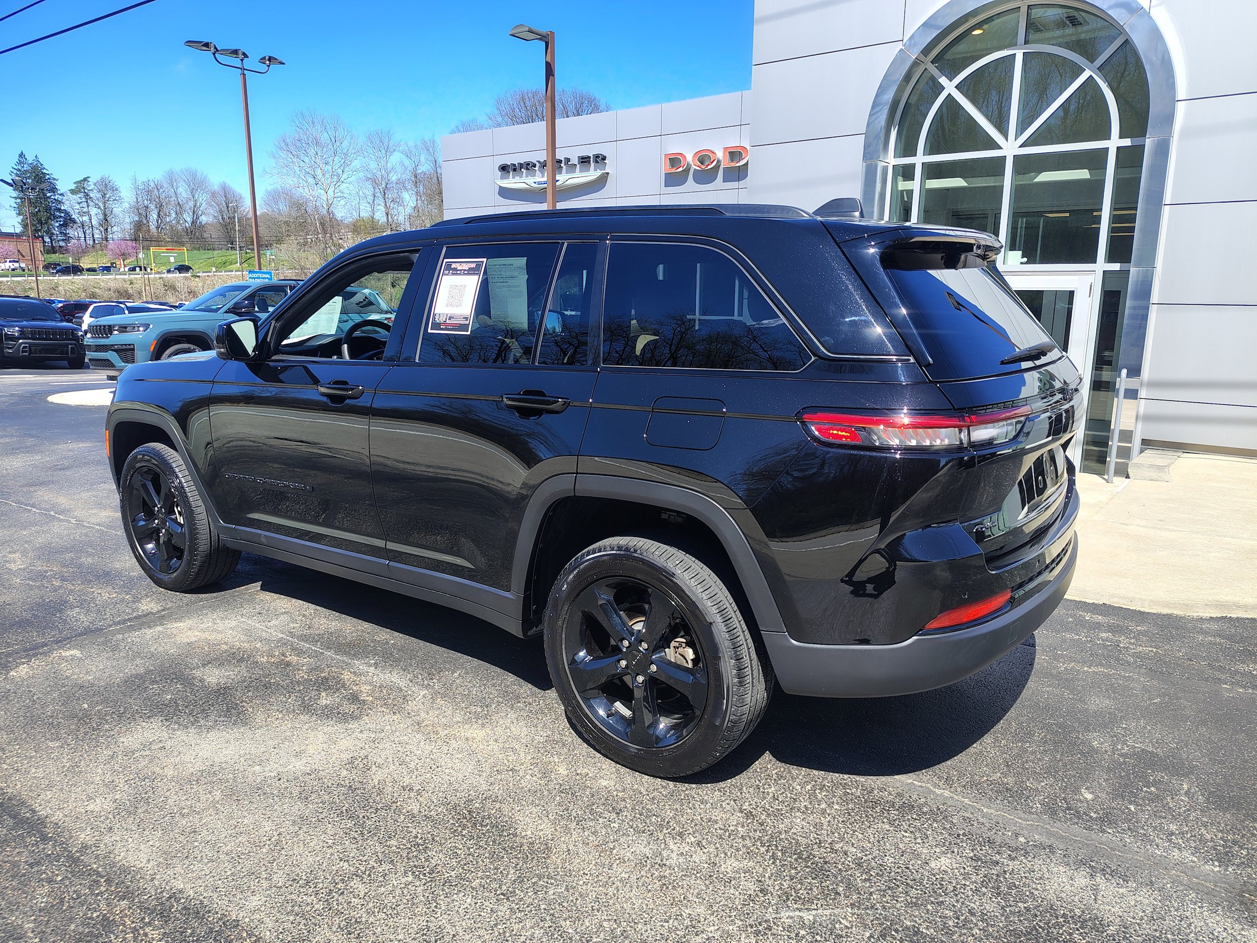 Certified 2024 Jeep Grand Cherokee Limited w/ Luxury Tech Group II AWD/4WD image 15