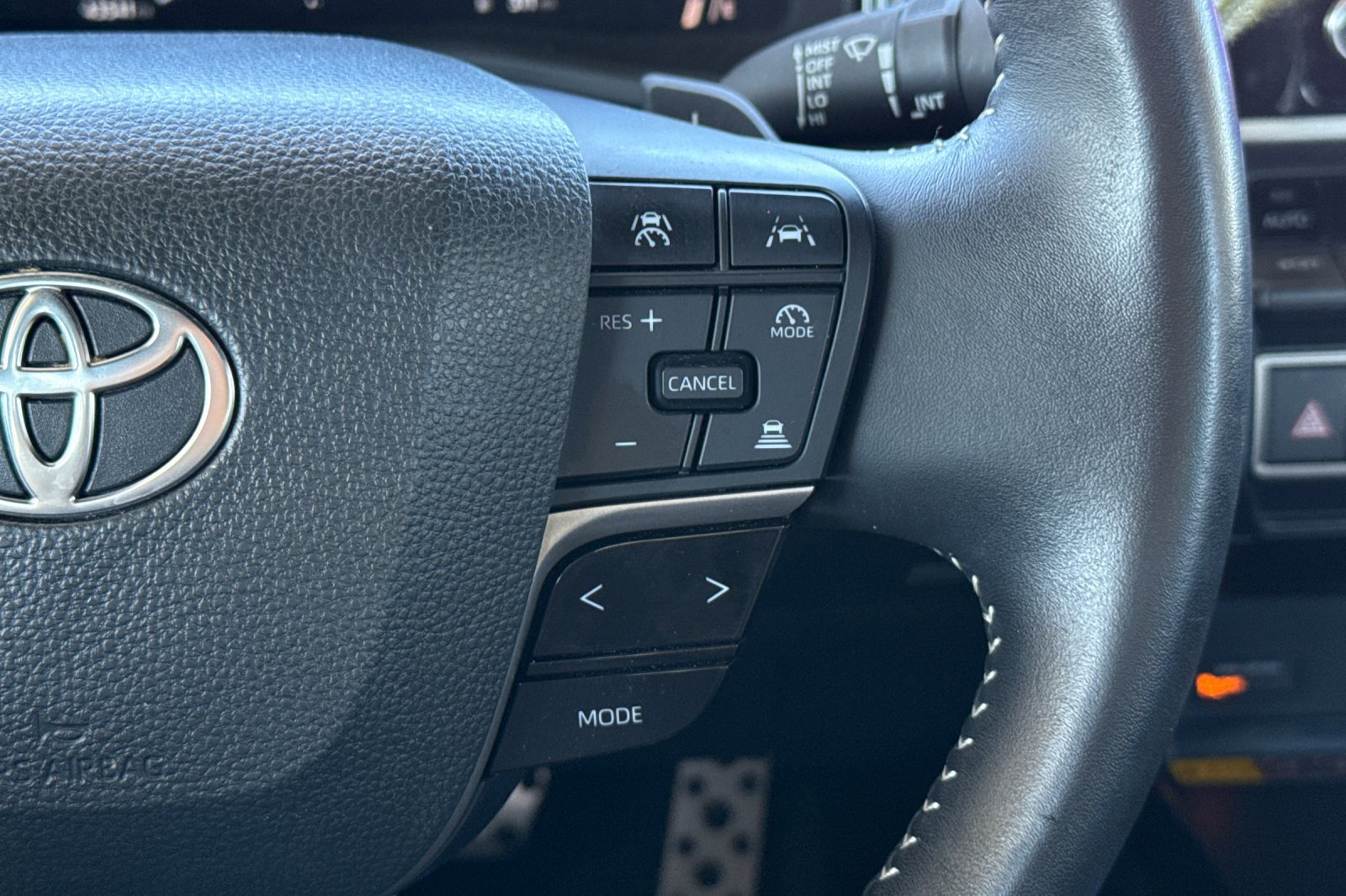 Used 2025 Toyota Camry SE FWD image 35