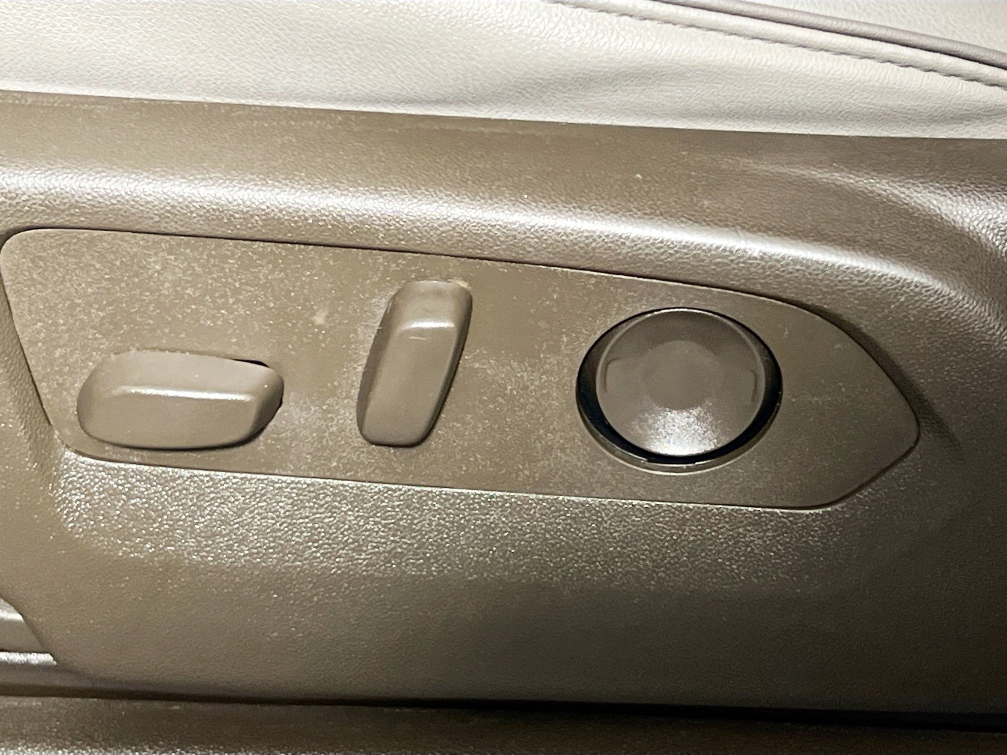 Used 2025 GMC Yukon Elevation RWD image 15