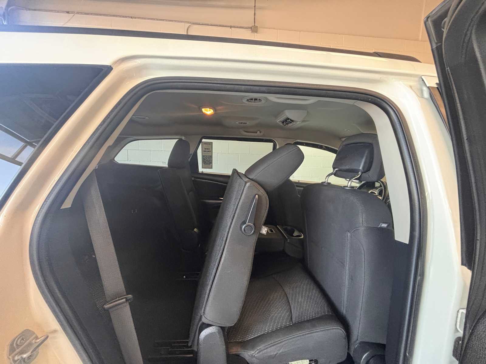 Used 2019 Dodge Journey SE w/ Connectivity Group FWD image 5