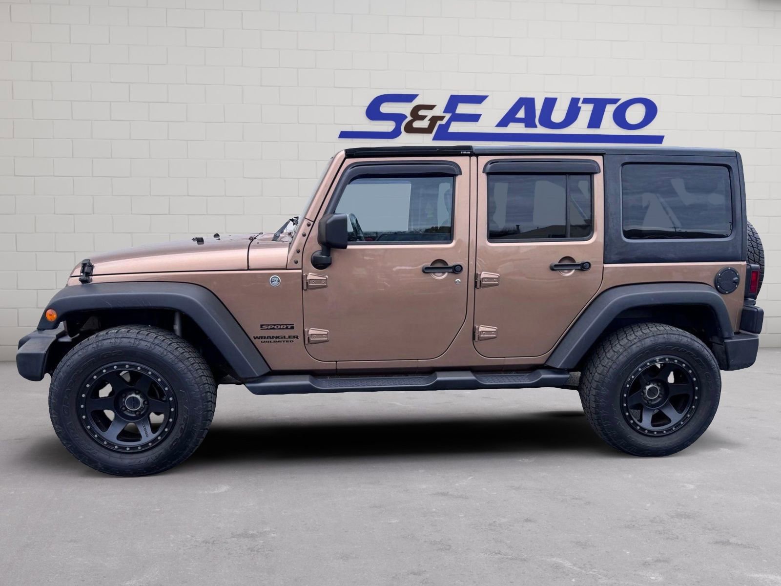 Used 2015 Jeep Wrangler Unlimited Sport w/ Quick Order Package 24S AWD/4WD image 2