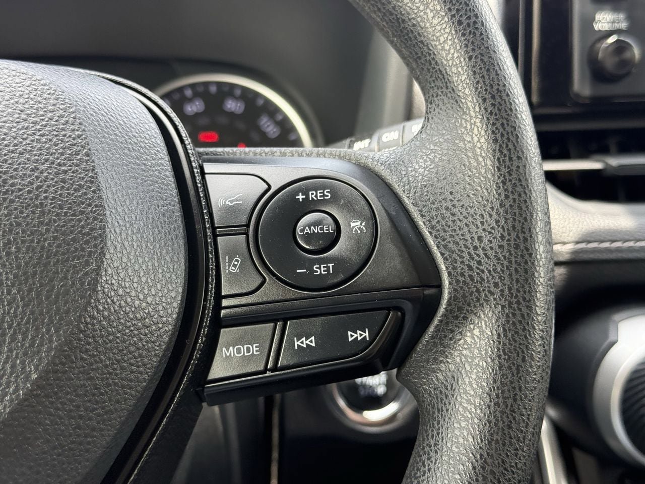 Used 2019 Toyota RAV4 XLE w/ Convenience Package FWD image 13
