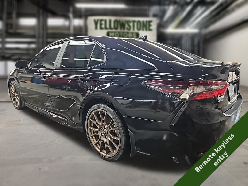 Used 2023 Toyota Camry SE image 2