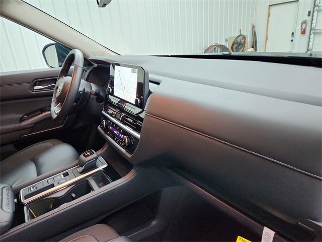 Used 2025 Nissan Pathfinder SL w/ SL Premium Package image 38