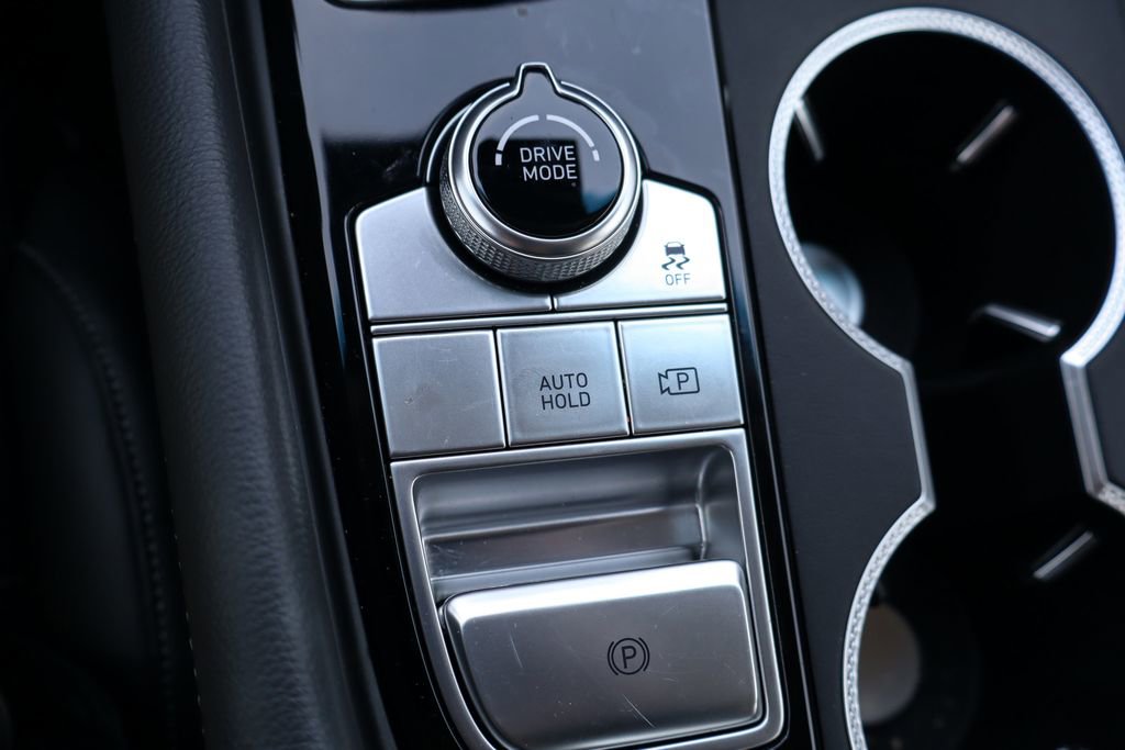 Used 2026 Genesis G70 2.5T image 30