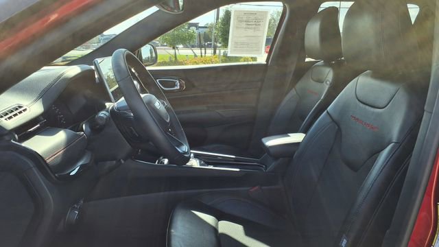 Used 2025 Jeep Compass Trailhawk image 13