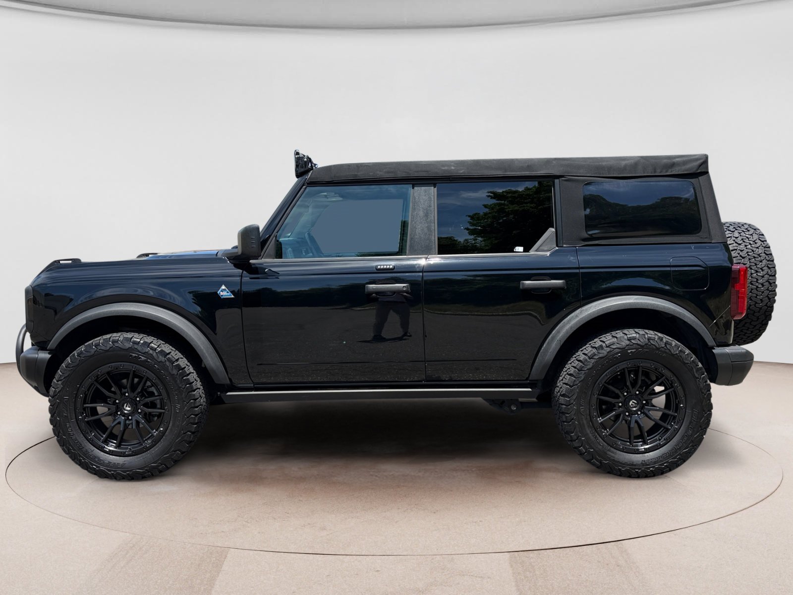 Used 2022 Ford Bronco Black Diamond AWD/4WD image 2