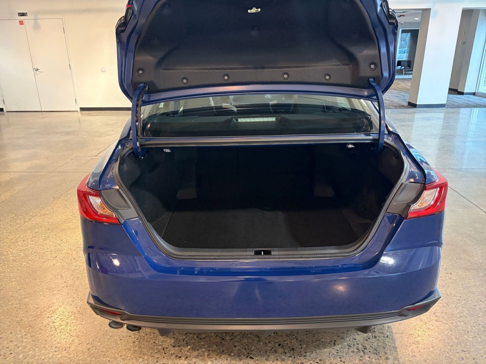 Used 2025 Toyota Camry SE image 31