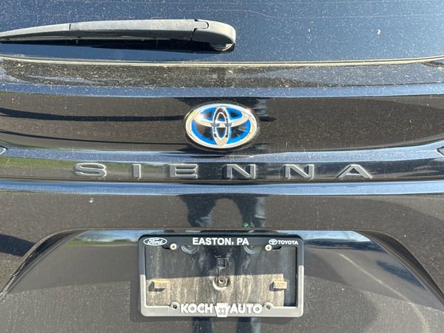 Used 2023 Toyota Sienna XLE AWD/4WD image 17