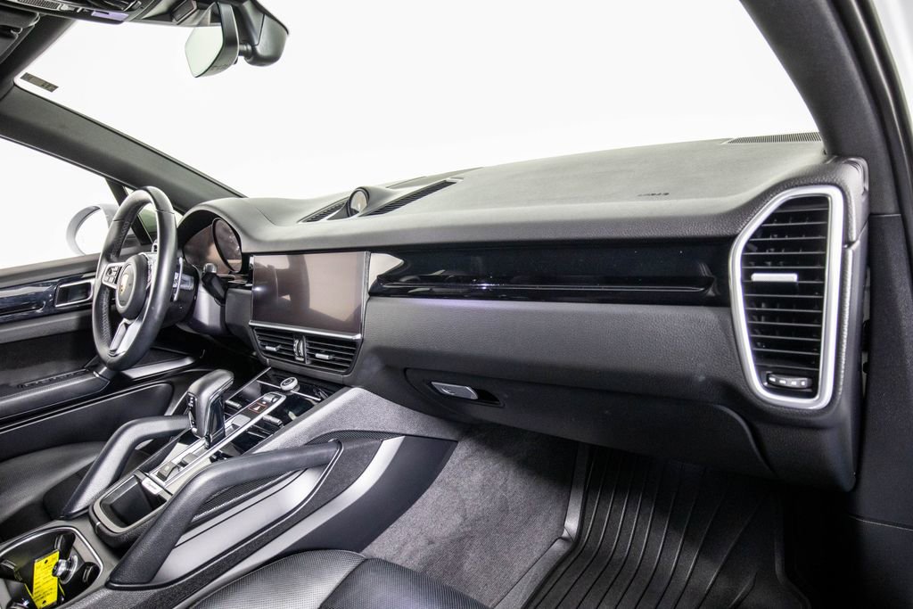 Used 2023 Porsche Cayenne image 18