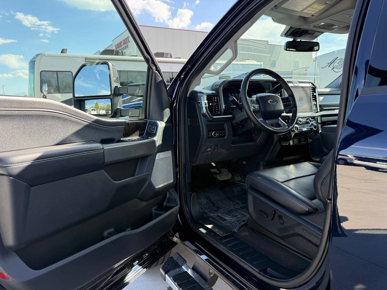 Used 2025 Ford F350 Lariat w/ FX4 Off-Road Package AWD/4WD image 21