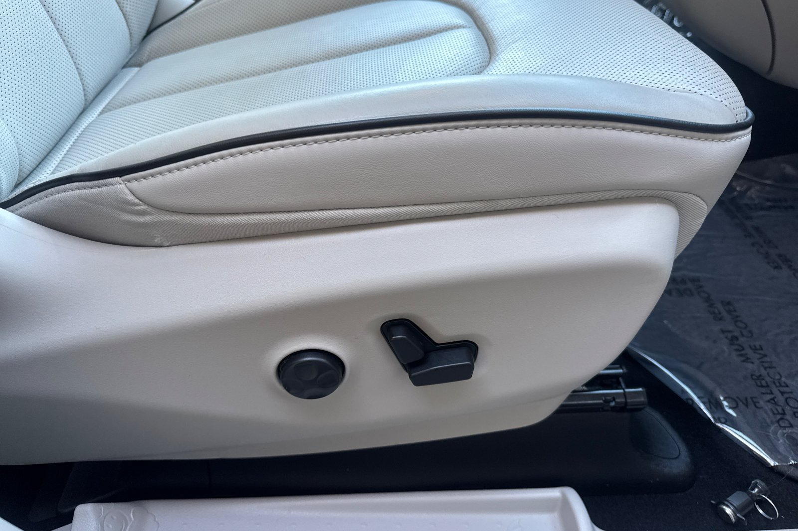Used 2020 Chrysler Pacifica Limited w/ Advanced Safetytec Group FWD image 23