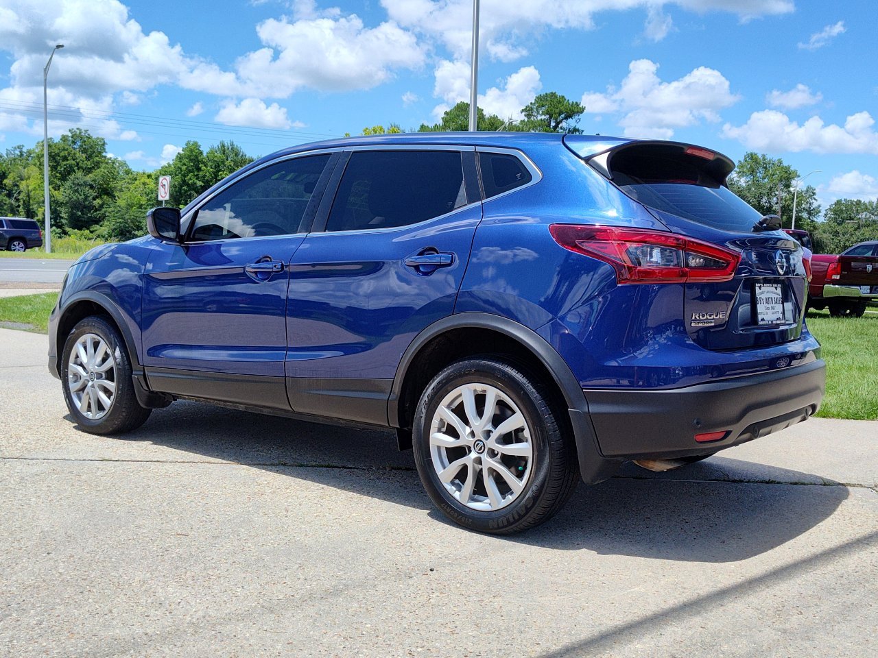 Used 2022 Nissan Rogue Sport S image 4