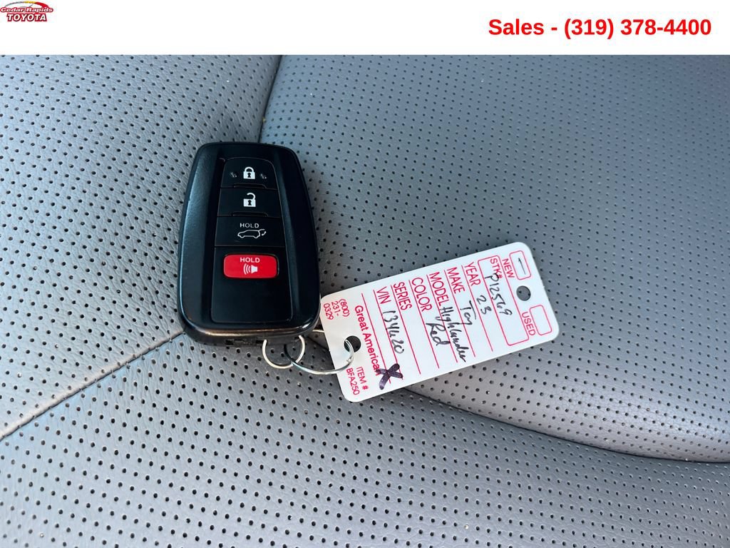 Used 2023 Toyota Highlander Limited AWD/4WD image 16