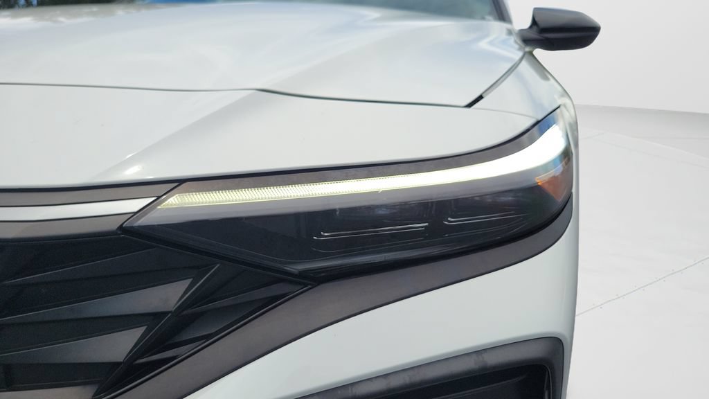 Certified 2025 Hyundai Elantra SEL FWD image 24